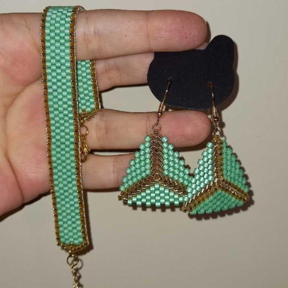🌿 Handmade Mint & Gold Beaded Set • Peyote Stitch Triangles • Stainless Steel